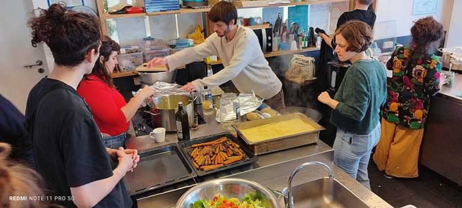 Le_banquet_des_murs_a_peches1